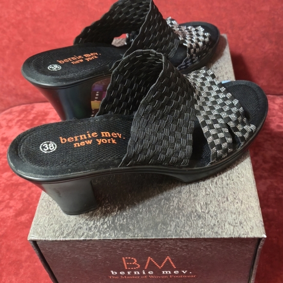 Bernie Mev Clarkie Silver and Black Woven Mules Comfort Slip-On Low Heel Size 38 - Picture 2 of 10